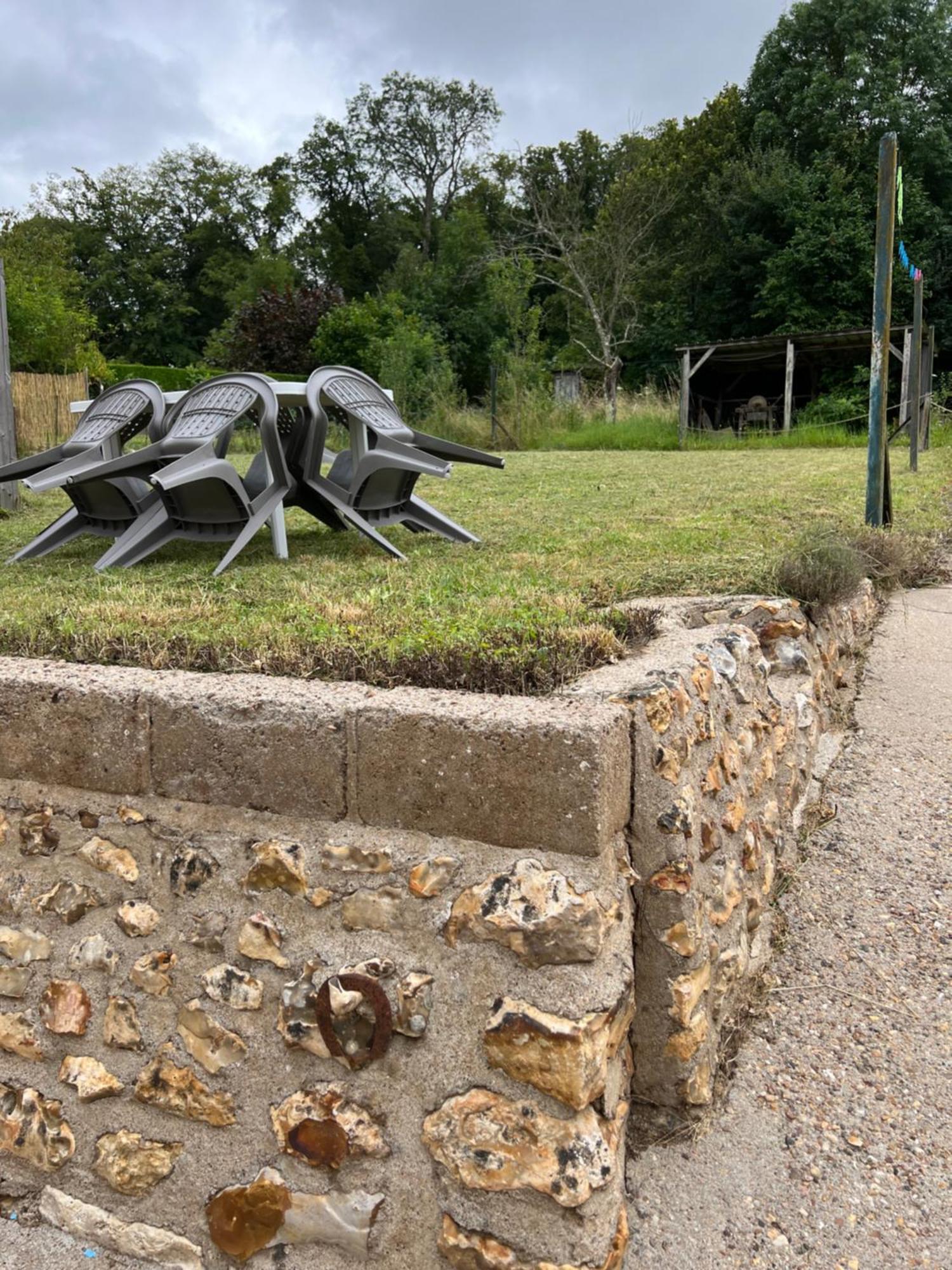 Le Campagnard Vintage Bourguignon Villa Saint-Privé Eksteriør bilde